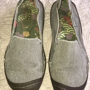 KEEN canvas flats